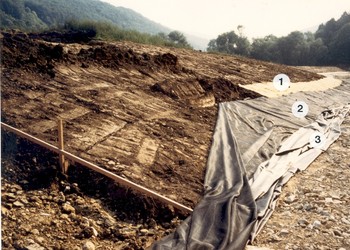 Création des berges et mise en place des géotextiles (08.1984)