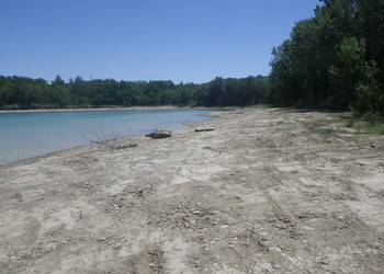 Terrassements des hauts-fonds et des berges gravière Lafarge