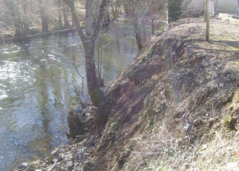 Des berges raides à réaménager au droit de la base de canoë-kayak