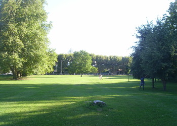 Vue générale de l’ancien parc public avant la création du nouveau lit du Tillet (août  2010)