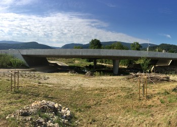 Vue de la partie terrestre du projet et des structures à vocation biologique (juillet 2018)