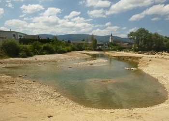 Nouvelle morphologie de la rivière après la crue du 13 juin 2018 survenue en cours de travaux (secteur Gravière – vue vers l’aval)
