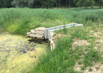 Ouvrage de régulation du niveau d’eau aménagé