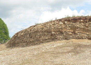 Mai 2020 ; Falaise artificielle déjà colonisée par les hirondelles de rivage