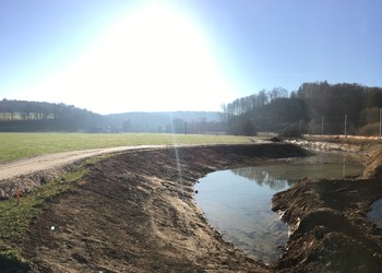 Etat pendant travaux (mars 2019) : terrassement du nouveau tracé de l’Allaine (à gauche de l’image). Tracé pas encore fonctionnel sur l’image.