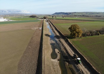 Travaux (novembre 2020) - Depuis le ciel on devine mieux les nouvelles formes données au cours d’eau, les terrasses intérieures et les différentes surprofondeurs du lit mineur et des annexes hydrauliques (© RWB)