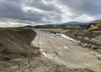 Travaux (novembre 2020) - Travaux de terrassement des 2.7 km de digue en rive droite. 