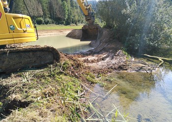 Travaux (octobre 2021) - Ouverture du bras mort dans le Doubs. Afin de réduire au maximum la turbidité, cette étape a été réalisée en une seule fois.