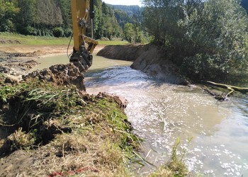 Travaux (octobre 2021) - Ouverture du bras mort dans le Doubs. Afin de réduire au maximum la turbidité, cette étape a été réalisée en une seule fois.