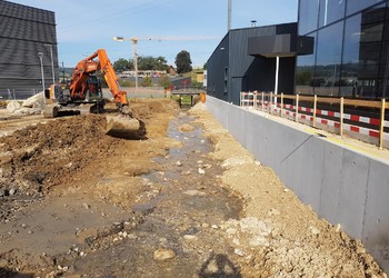 Travaux (octobre 2021) – Agrandissement (excavation) du gabarit dans le secteur aval et réalisation des terrasses alluviales