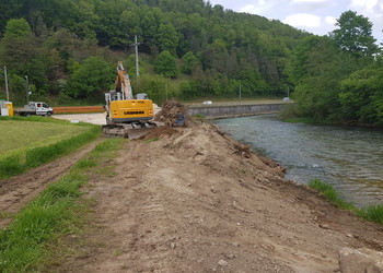 En travaux (mai 2022) – secteur amont, rive gauche : travaux de terrassements pour l’agrandissement du gabarit