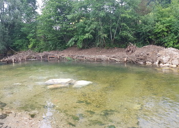 Etat réalisé (juin 2022) – secteur amont, rive droite : éléments en bois (peigne et épis) réalisés