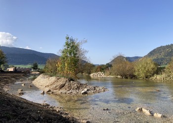 En travaux (octobre 2022) – Areuse : Aménagement des terrasses inondables à l’arrière des merlons érodables sur lesquels la végétation a été maintenue.