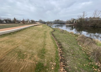 Travaux (février 2023) – Couverture des substrats avec des géotextiles biodégradables et ensemencement des surfaces travaillées