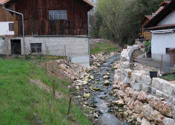 Etat réalisé (avril 2023) – La Fenatte : le mur en rive droite a été remplacé par une berge végétalisée