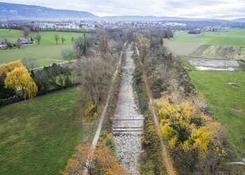 Etat initial (novembre 2015) – L’Aire était canalisé depuis plus d’un siècle. La photo a été prise lors d’un étiage sévère (niveau le plus bas d’un cours d’eau). ©Fabio Chironi