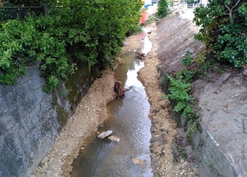 En travaux (septembre 2020) – A gauche rive gauche et à droite rive droite