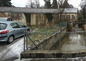 Etat initial (janvier 2016) – A gauche rive gauche et à droite rive droite : murs de part et d’autre