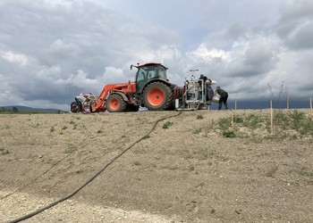 Travaux (avril 2021) – Semis hydraulique des graines brossées (provenance de prairie source régionales)