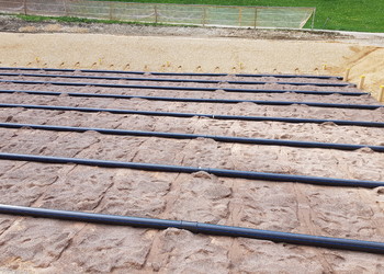 Travaux (mai 2023) – Réseau de répartition des eaux sur le filtre de l’étage inférieur (tuyaux PE perforés)
