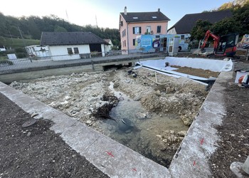 Travaux (septembre 2023) - Création de bras d’écoulement à partir des résurgences et pose de l’étanchéité pour la mare permanente