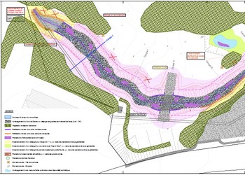 Le projet prévoit la remise à ciel ouvert du ruisseau sur ~ 250 m linéaire depuis la Place des Hirondelles, entre les habitations du Château et à travers la prairie en aval ainsi que la reconnexion au ruisseau naturel.