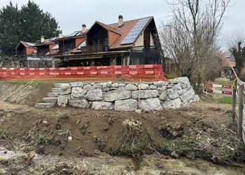 Travaux (février 2024) – Mur modifié pour offrir une unité paysagère aux aménagements.