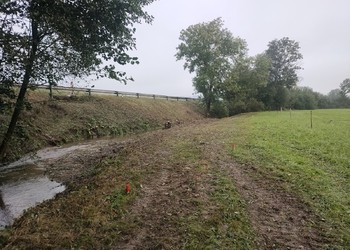Etat initial (septembre 2024) - Berge érodée menaçant la stabilité de la route cantonale
