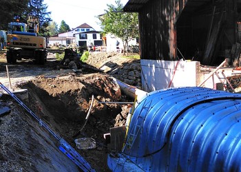 En travaux (septembre 2023) – La Pran : pose d’une nouvelle buse et élargissement du gabarit en supprimant un chalet et des murs