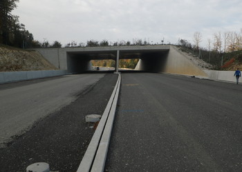 Etat réalisé (octobre 2012) – le passage à faune supérieur du Bos d’Estai a été réalisé bien avant la construction de l’A16, afin de garantir un passage fonctionnel lors de l’ouverture de l’A16