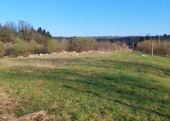Etat réalisé (avril 2025) – 16 ans après travaux et 11 ans après l’ouverture de l’A16, plus visible en fond grâce au développement de la haie