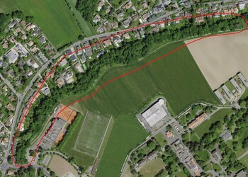 Situation du tronçon avant revitalisation (2023), en bordure d'habitations