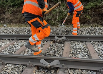 Travaux (décembre 2025) – mise en place de déflecteurs et creuse du ballast