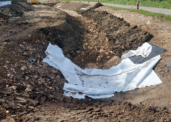 Travaux (juillet 2025) – La Fenatte : création d’un nouveau fond du lit avec étanchéité synthétique afin que les eaux n’atteignent pas le site pollué