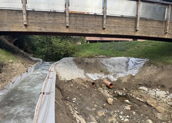 Travaux (août 2025) – Déviation du cours d’eau par la mise en place d’une digue
