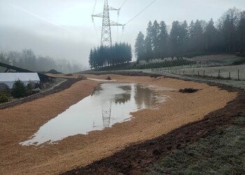 Etat réalisé (décembre 2025) – Grand étang couvert de groise et se remplissant d’eau