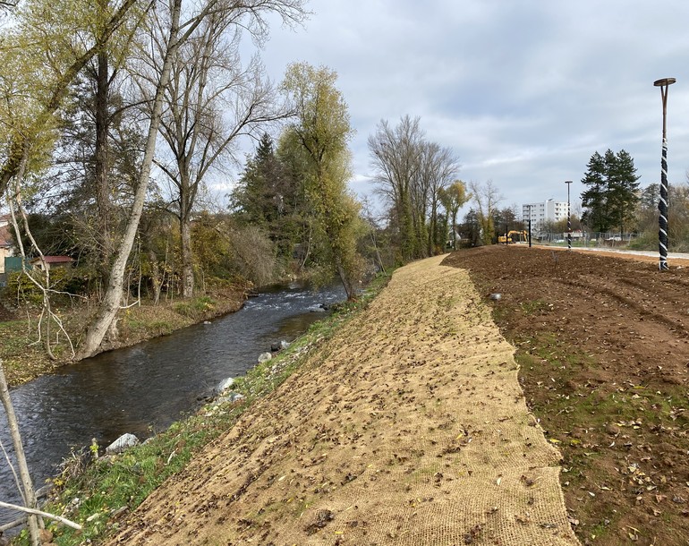 Restauration et mise en valeur des berges du Sichon à Cusset (F)